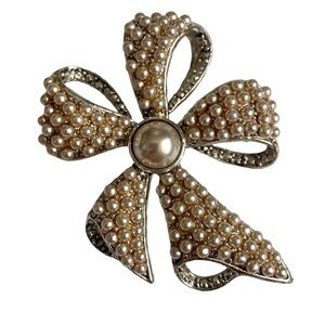 Vintage Monet Creamy Seed Pearl Bow Pin Brooch Wedding Jewelry